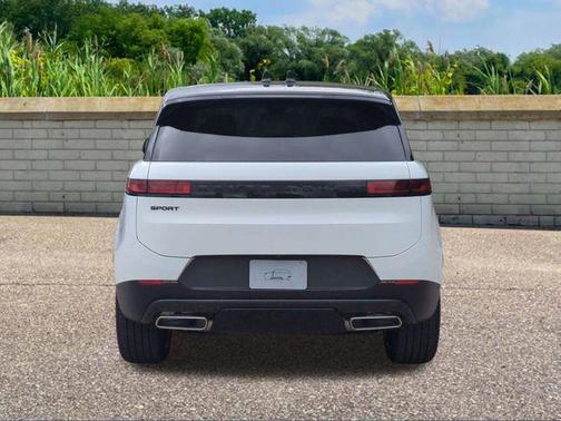 Fuji White 2026 Land Rover Range Rover Sport SE