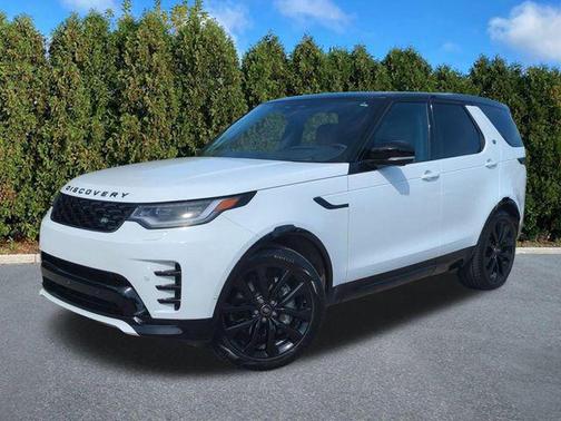 Fuji White 2024 Land Rover Discovery P300 Dynamic SE