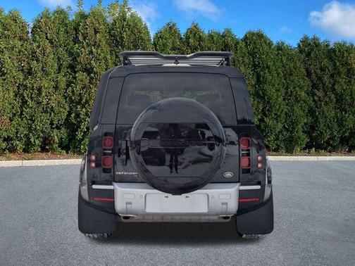 2023 Land Rover Defender 110 SE