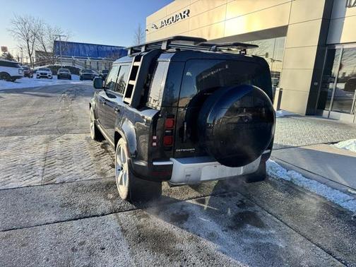 2023 Land Rover Defender 110 SE