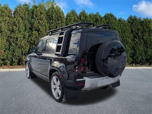 2023 Land Rover Defender 110 SE