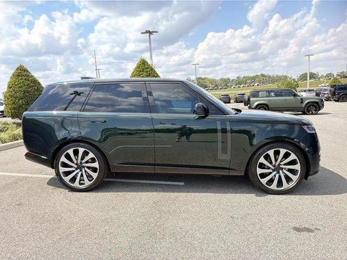 British Racing Green SV Bespoke Ultra Met Gloss 2026 Land Rover Range Rover P400 SE