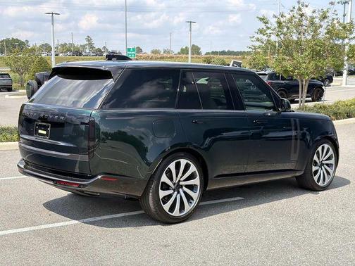 British Racing Green SV Bespoke Ultra Met Gloss 2026 Land Rover Range Rover P400 SE