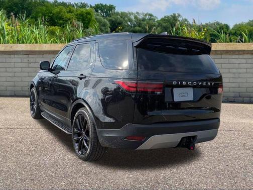 Santorini Black Metallic 2026 Land Rover Discovery S