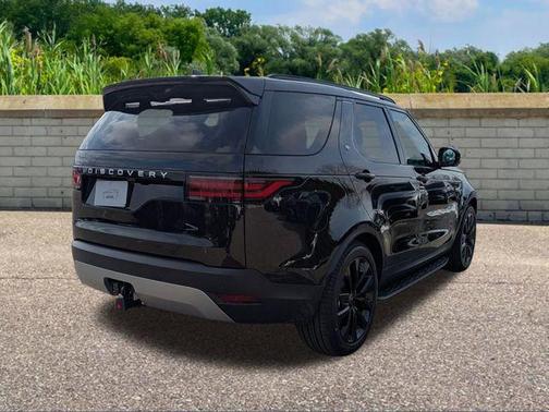 Santorini Black Metallic 2026 Land Rover Discovery S