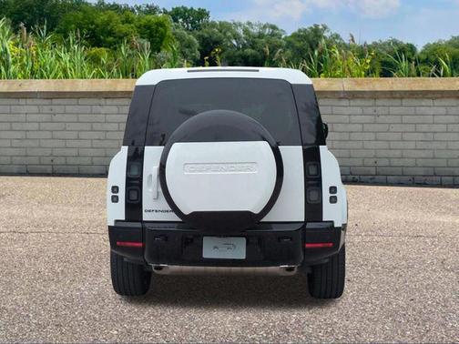 Fuji White 2026 Land Rover Defender P400 X-Dynamic SE