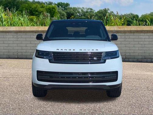 Fuji White 2026 Land Rover Range Rover P400 SE 7 Seat
