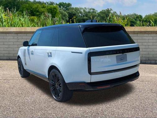 Fuji White 2026 Land Rover Range Rover P400 SE 7 Seat
