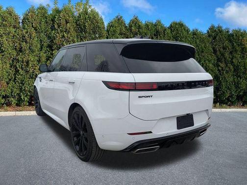 2025 Land Rover Range Rover Sport SE