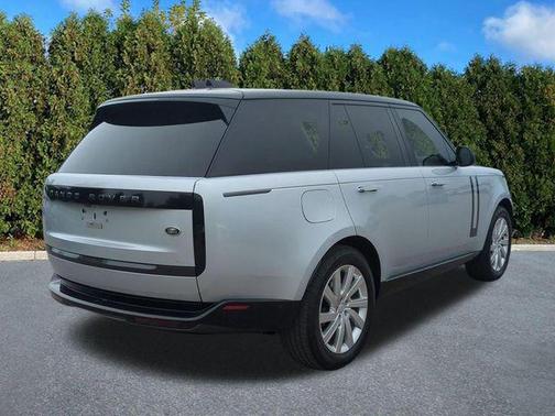 Hakuba Silver Metallic 2023 Land Rover Range Rover P400 SE