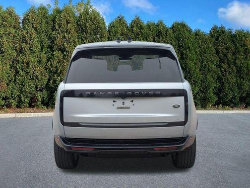 Hakuba Silver Metallic 2023 Land Rover Range Rover P400 SE