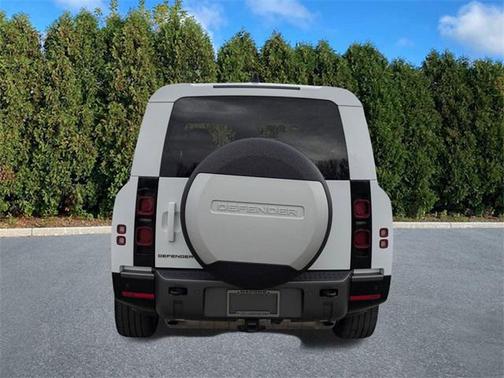 2024 Land Rover Defender 130 P400 Outbound