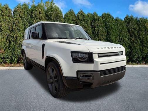 2024 Land Rover Defender 130 P400 Outbound