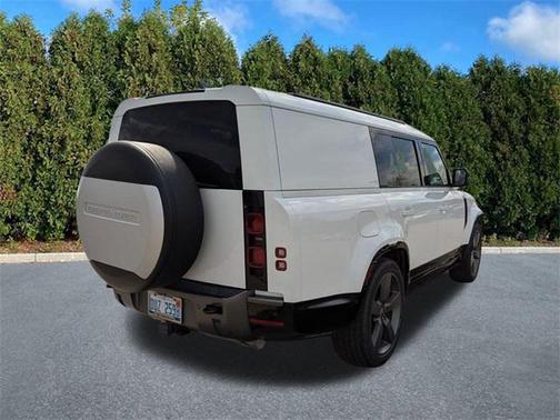 2024 Land Rover Defender 130 P400 Outbound