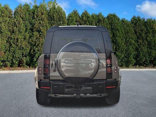 2024 Land Rover Defender 110 P400 X-Dynamic SE