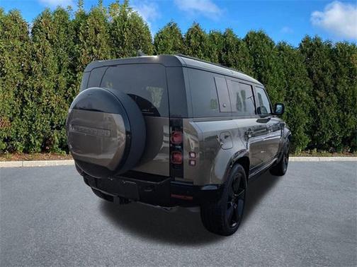 2024 Land Rover Defender 110 P400 X-Dynamic SE