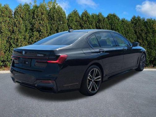 Black Sapphire Metallic 2022 BMW 750 i xDrive