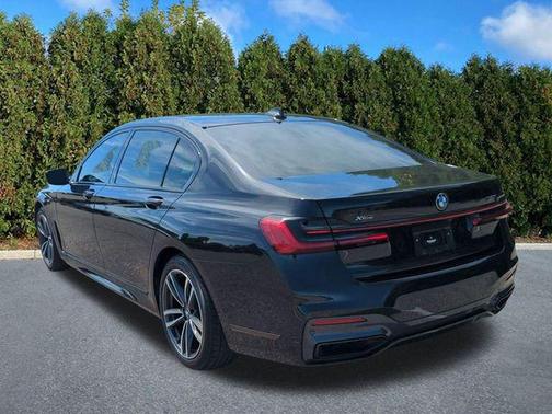 Black Sapphire Metallic 2022 BMW 750 i xDrive