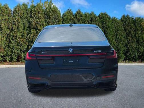 Black Sapphire Metallic 2022 BMW 750 i xDrive
