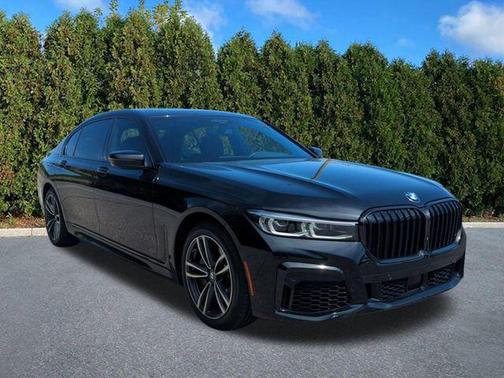 Black Sapphire Metallic 2022 BMW 750 i xDrive