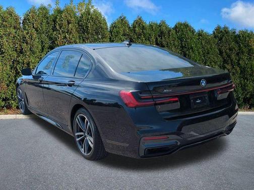 Black Sapphire Metallic 2022 BMW 750 i xDrive