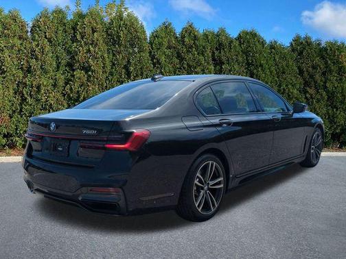 Black Sapphire Metallic 2022 BMW 750 i xDrive