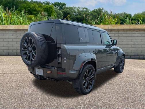 2025 Land Rover Defender 110 V8