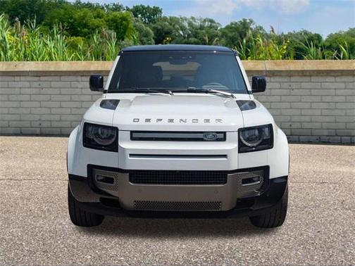 2025 Land Rover Defender 130 P400 X-Dynamic SE
