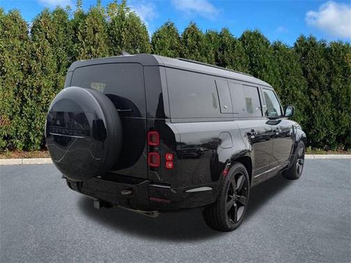 2024 Land Rover Defender 130 P400 X-Dynamic SE