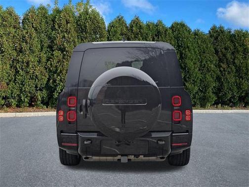 2024 Land Rover Defender 130 P400 X-Dynamic SE