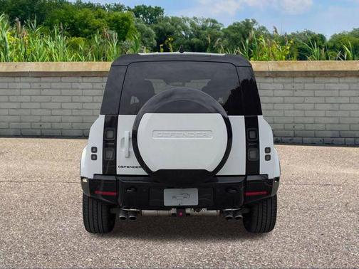 2026 Land Rover Defender 110 V8