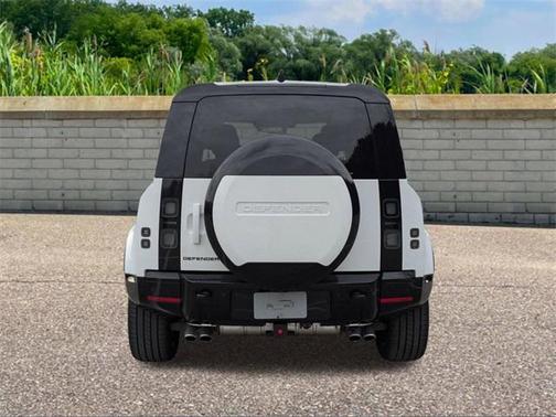 2026 Land Rover Defender 110 V8