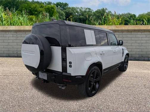 2026 Land Rover Defender 110 V8