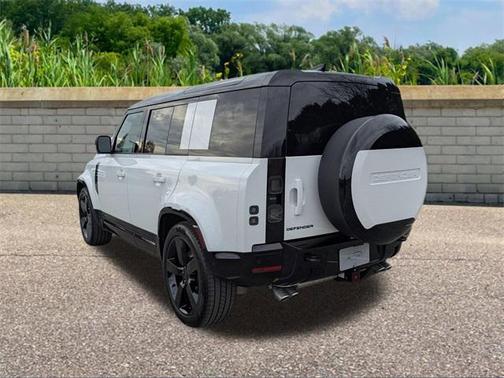 2026 Land Rover Defender 110 V8