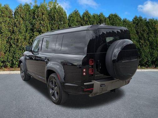 2023 Land Rover Defender 130 X-Dynamic SE