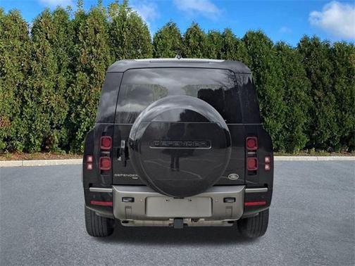 2023 Land Rover Defender 130 X-Dynamic SE