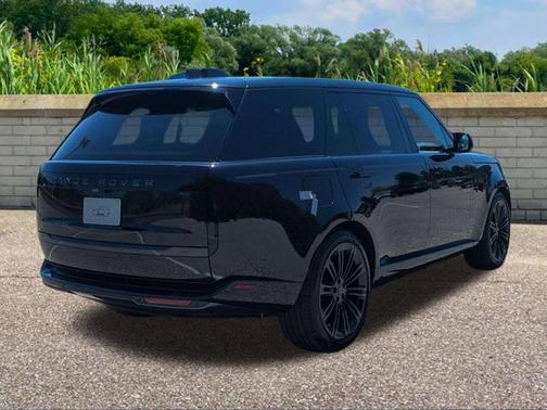Santorini Black Metallic 2026 Land Rover Range Rover P400 SE 7 Seat
