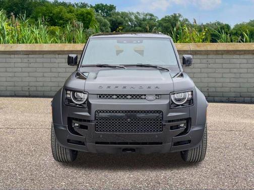 2026 Land Rover Defender 110 V8