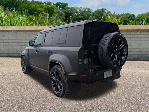 2026 Land Rover Defender 110 V8