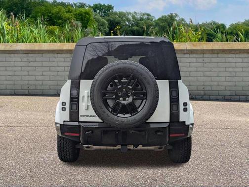 2026 Land Rover Defender P400 X-Dynamic SE