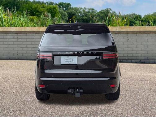 Santorini Black Metallic 2025 Land Rover Discovery P360 Dynamic SE