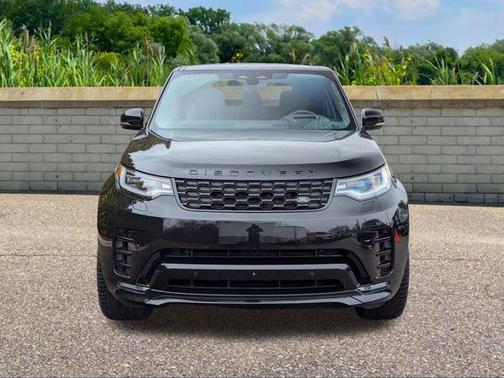 Santorini Black Metallic 2025 Land Rover Discovery P360 Dynamic SE