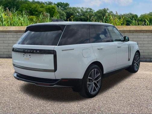 Fuji White 2026 Land Rover Range Rover P550e SE