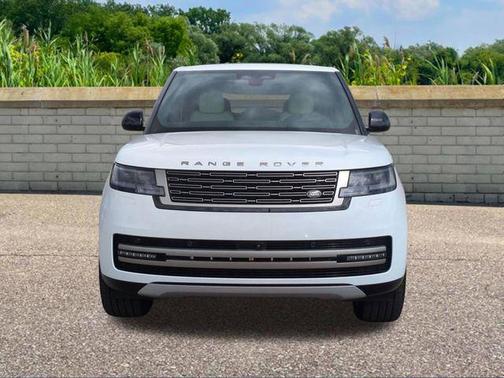 Fuji White 2026 Land Rover Range Rover P550e SE