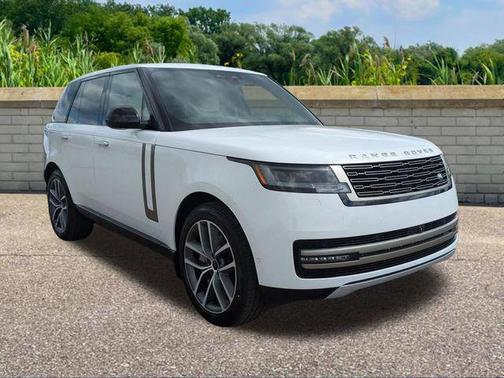 Fuji White 2026 Land Rover Range Rover P550e SE