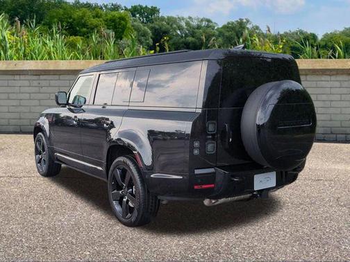 Santorini Black Metallic 2026 Land Rover Defender P400 X-Dynamic SE