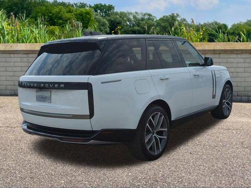 Fuji White 2026 Land Rover Range Rover P550e SE