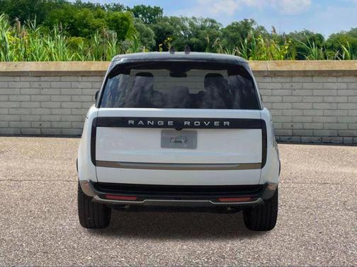 Fuji White 2026 Land Rover Range Rover P550e SE