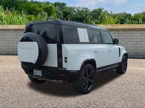 Fuji White 2026 Land Rover Defender P400 X-Dynamic SE