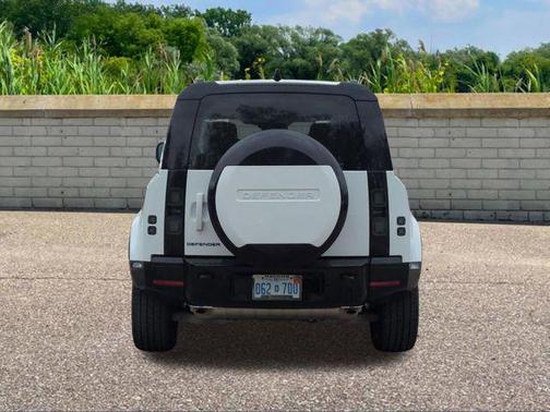 Fuji White 2026 Land Rover Defender P400 X-Dynamic SE